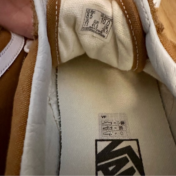 Vans Old Skool Shoes - Picture 7 of 8